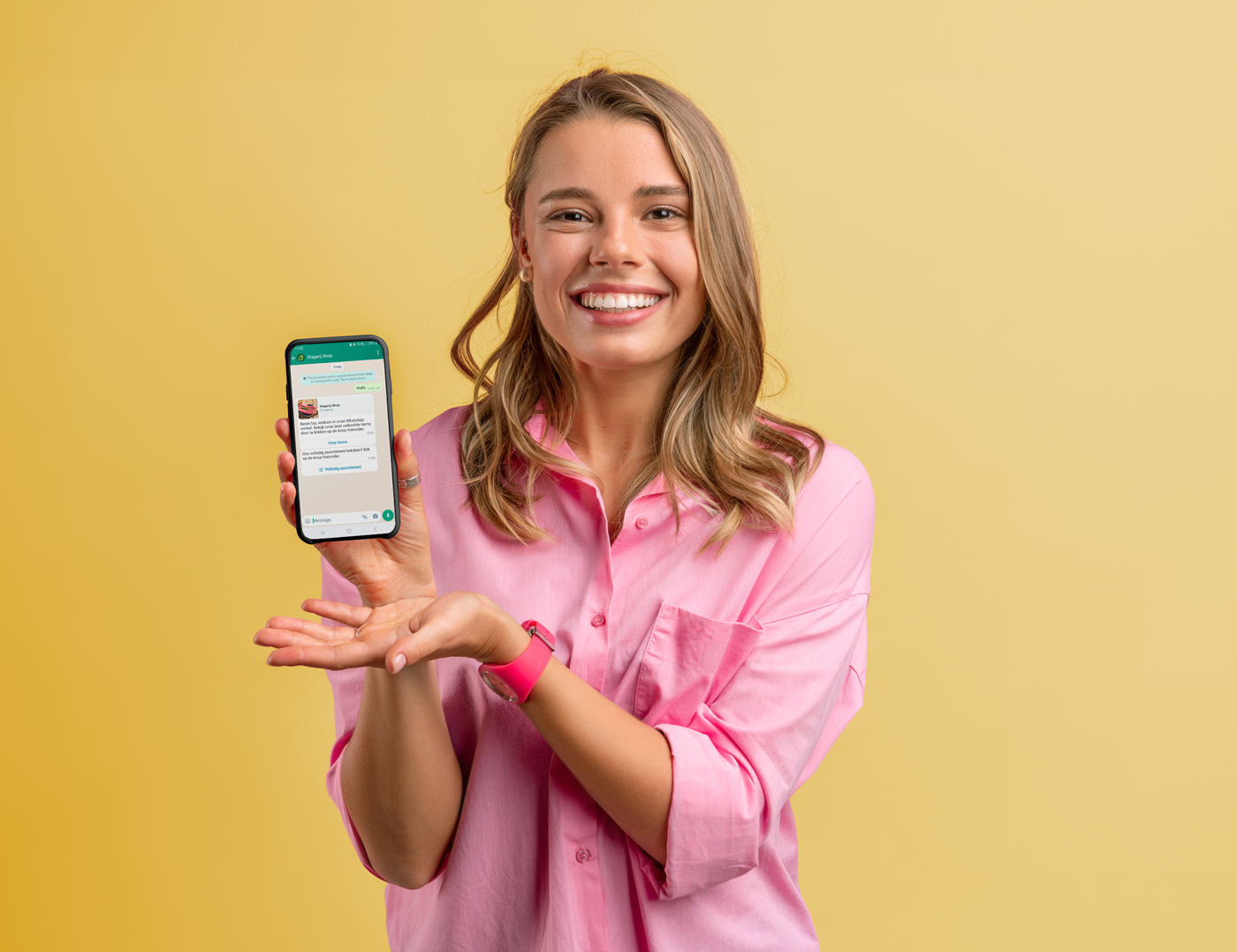 Women showing OrderLemon WhatsApp for Business e-commerce platform